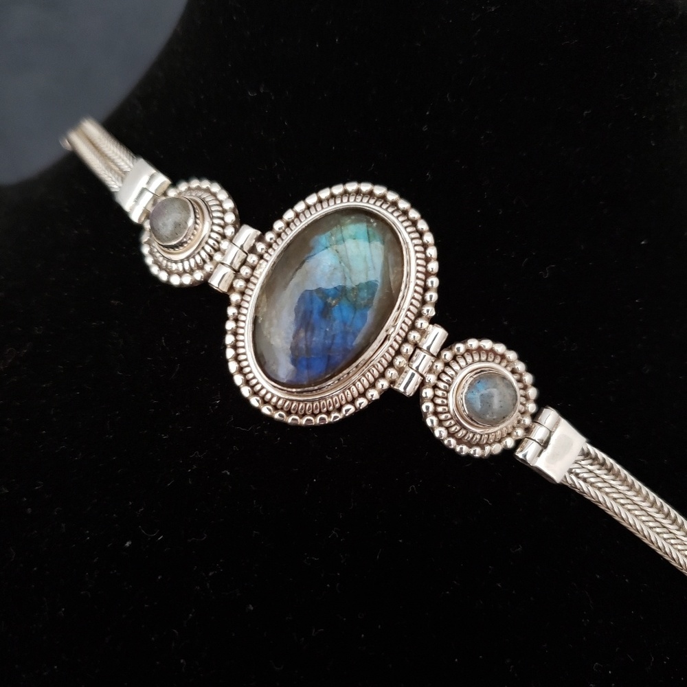 Gorgeous Sterling silver Labradorite bracelet. 7"